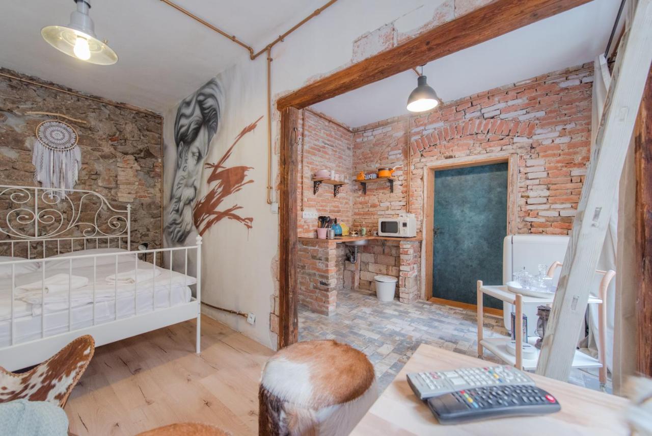 Accommodation At The Zeus Apartment Bratislava Exteriör bild